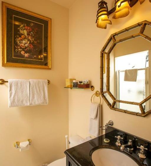 小型套房, Washington Square Inn