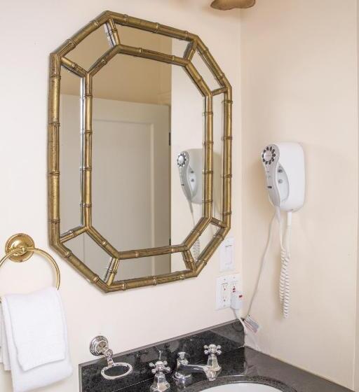 小型套房, Washington Square Inn