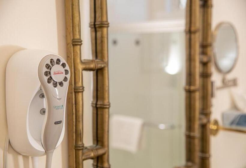 小型套房, Washington Square Inn