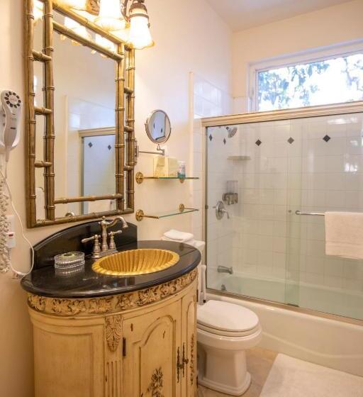 小型套房, Washington Square Inn