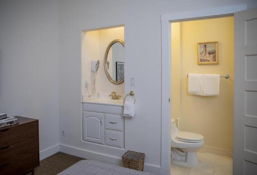 标准间, Washington Square Inn