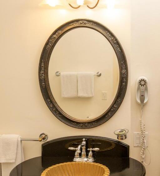 带大床的高级房间, Washington Square Inn