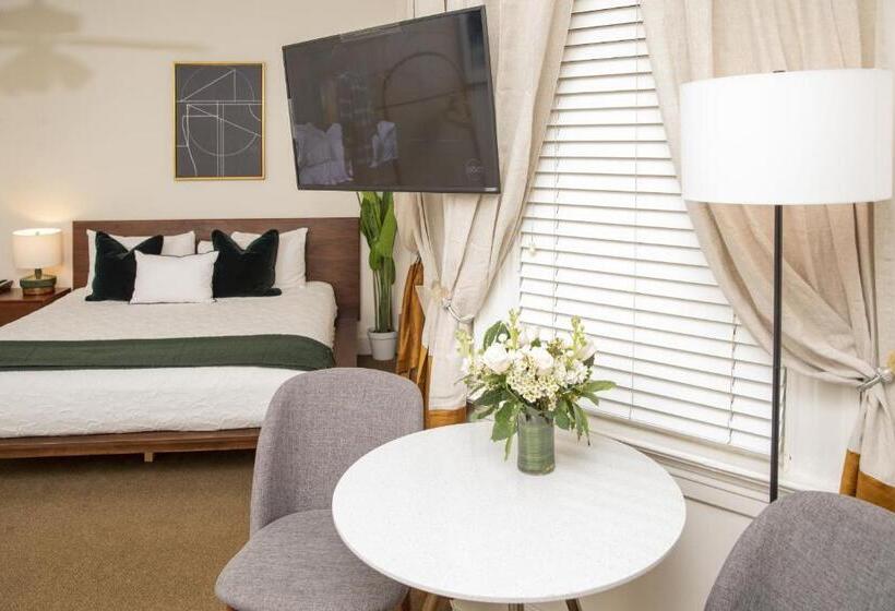 带大床的高级房间, Washington Square Inn