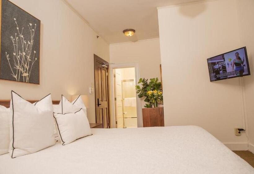 带大床的标准间, Washington Square Inn