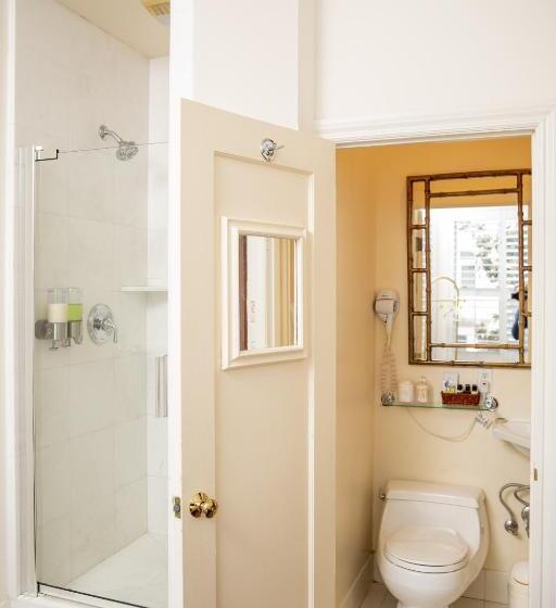 Economy Kamer, Washington Square Inn