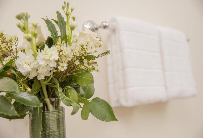 经济房, Washington Square Inn