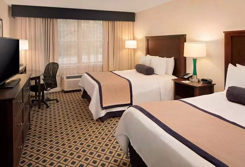 ２ダブルベッドのスタンダードルーム, Westford Regency Inn & Conference Center