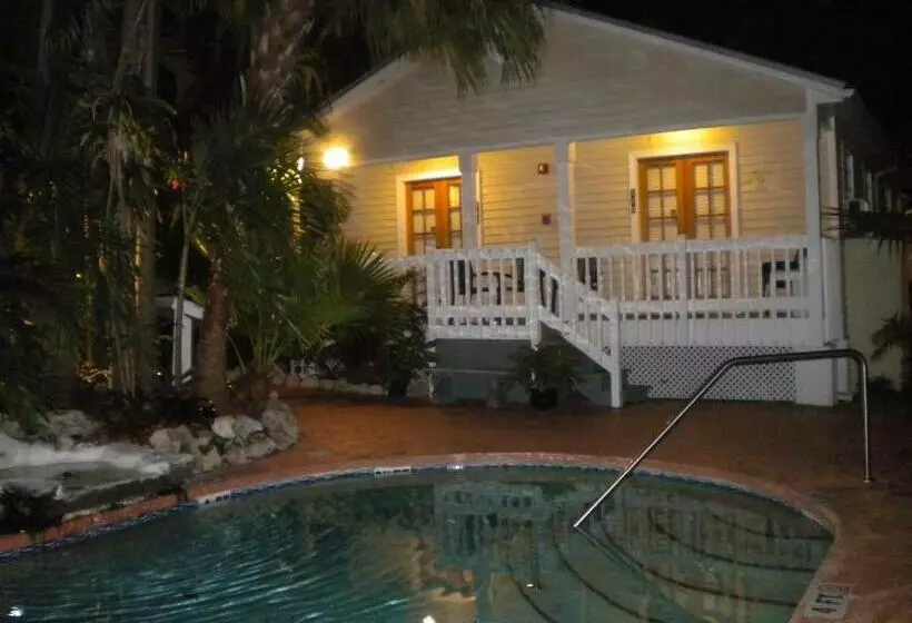 اتاق لوکس با بالکن, Westwinds Inn