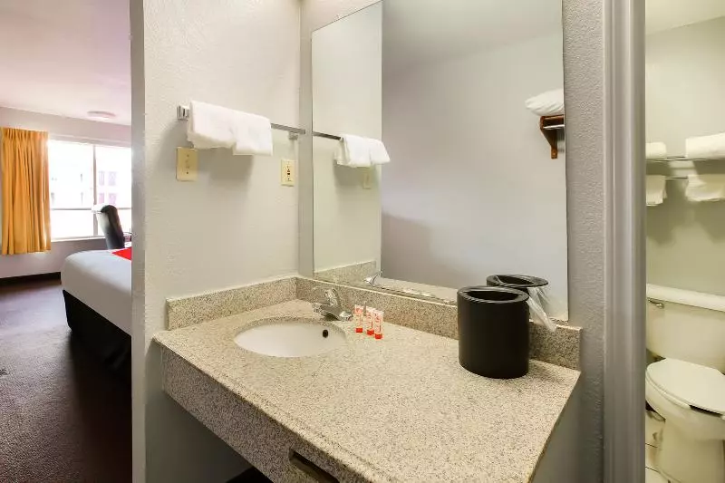 اتاق لوکس با تخت بزرگ, OYO Hotel Texarkana North Heights AR Hwy I-30