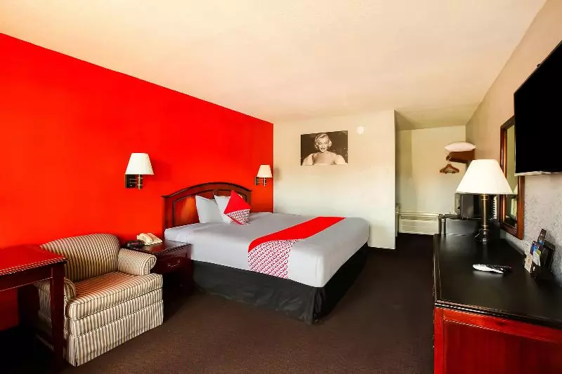 اتاق لوکس با تخت بزرگ, OYO Hotel Texarkana North Heights AR Hwy I-30