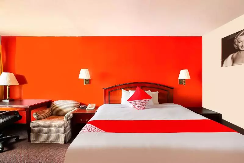 اتاق لوکس با تخت بزرگ, OYO Hotel Texarkana North Heights AR Hwy I-30