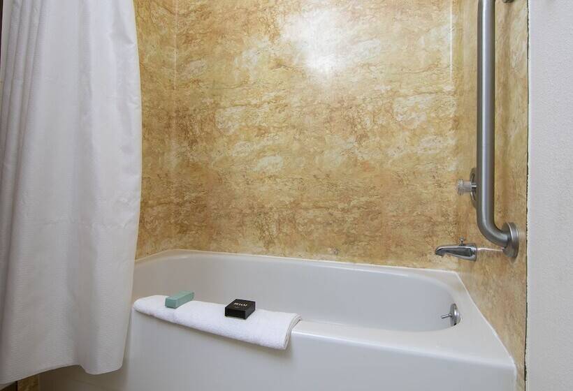 Номер Стандартный Кровать Куин, The Whaler Newport