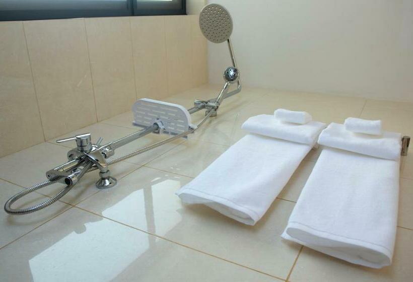 اتاق استاندارد, Lark