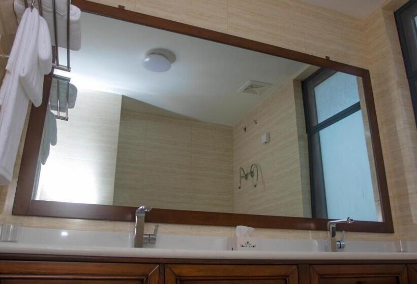 سوییت جونیور, Lark