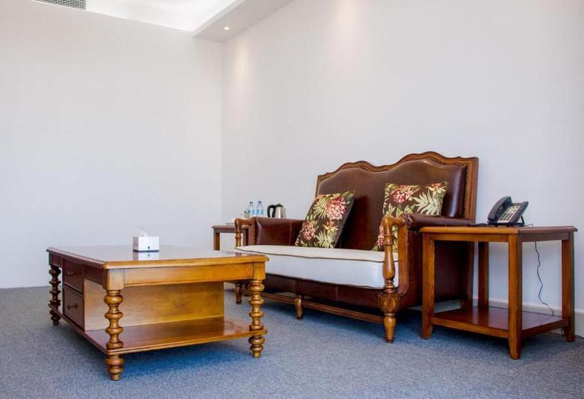 سوییت سوپریور, Lark