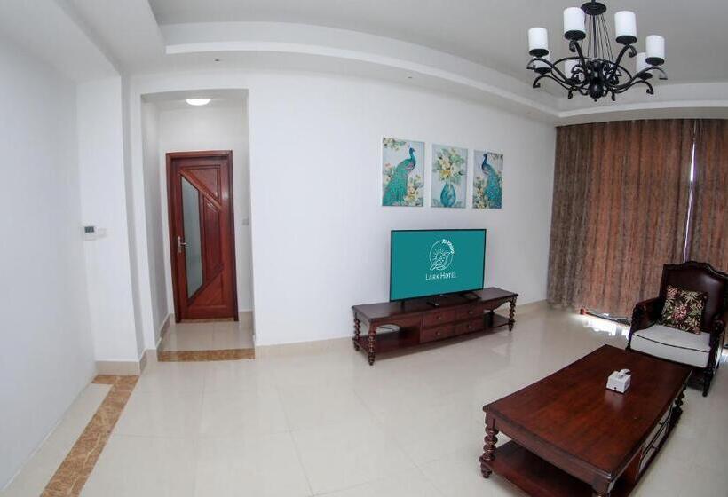 اتاق لوکس, Lark