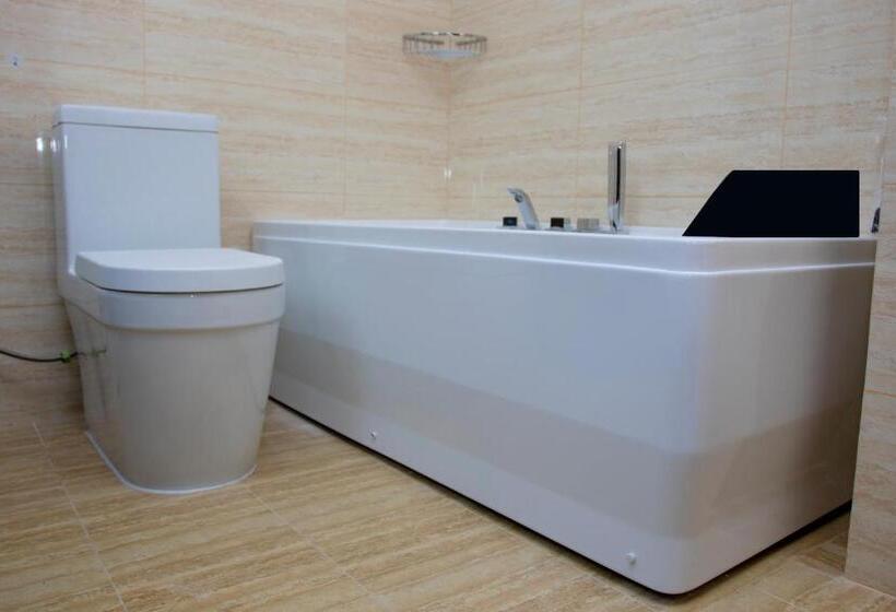 سوییت جونیور, Lark