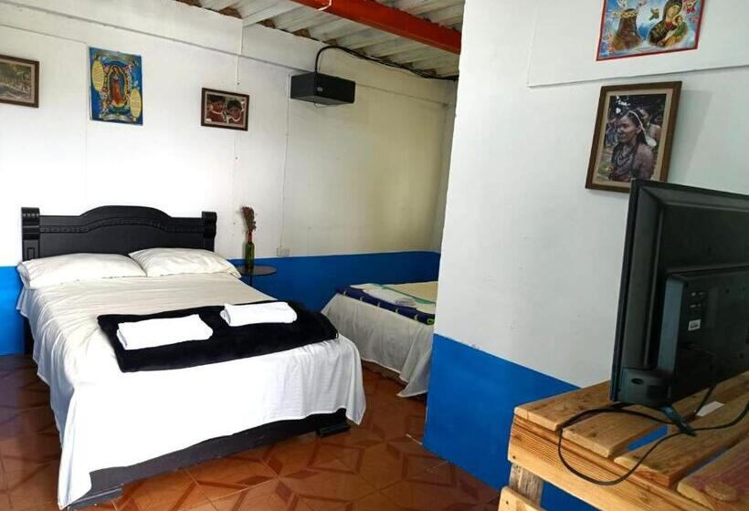 غرفة قياسية ثلاثية حمام مشترك, H Shaddai