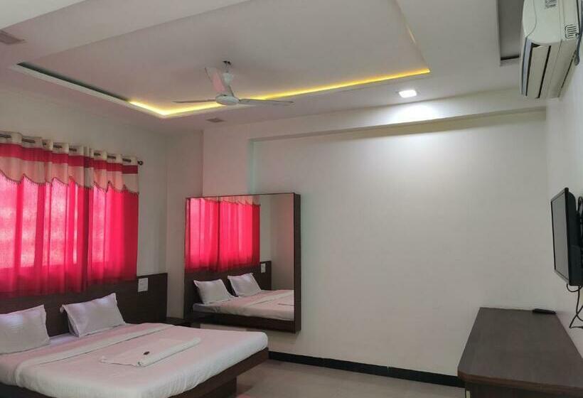 غرفة ديلوكس, Adarsh