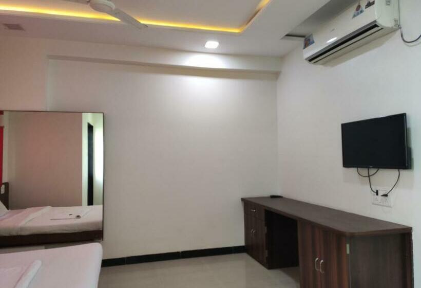 غرفة ديلوكس, Adarsh