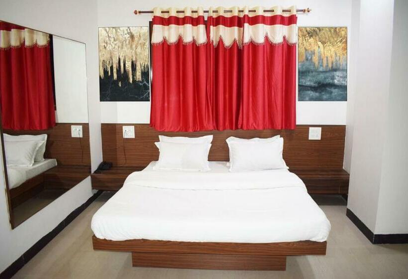 غرفة ديلوكس, Adarsh