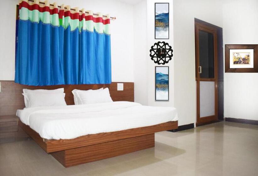 غرفة ديلوكس, Adarsh