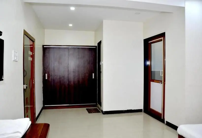 اتاق لوکس, Adarsh