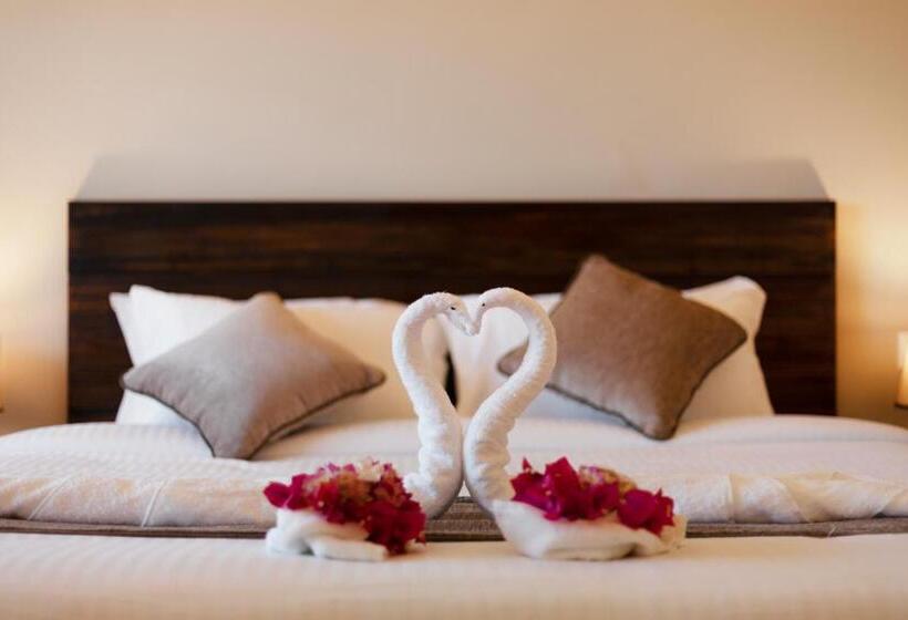 اتاق لوکس با بالکن, Pleasant Hill Resort