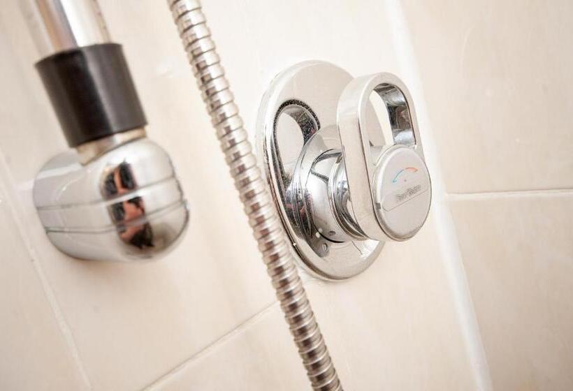 חדר משפחתי, The Ferndale