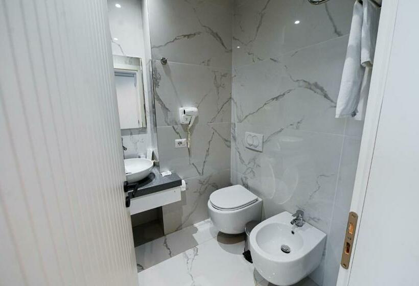 Triple Room Sea View, Royal G Max