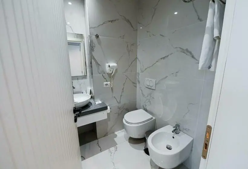 Triple Room Sea View, Royal G Max