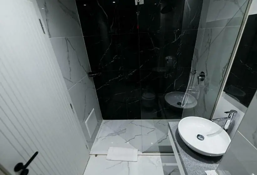 Triple Room Sea View, Royal G Max