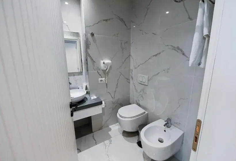 اتاق استاندارد سه نفره, Royal G Max
