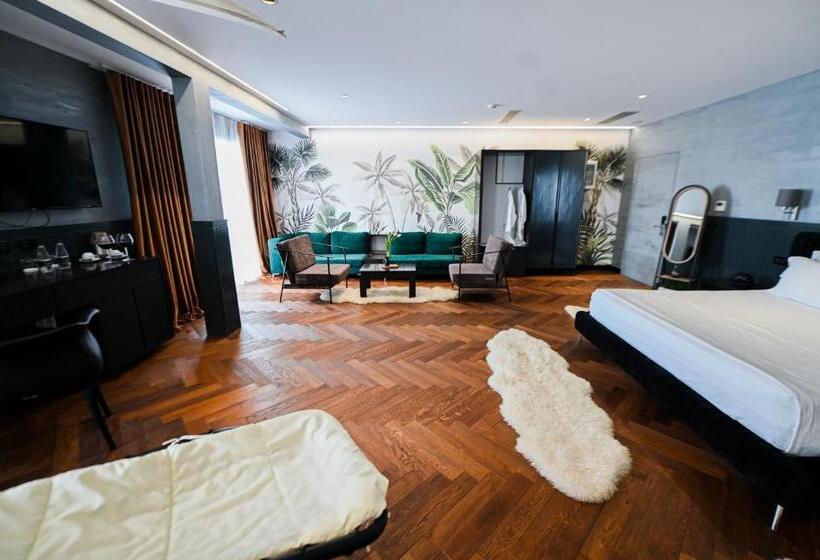 디럭스 스위트, Royal G Max