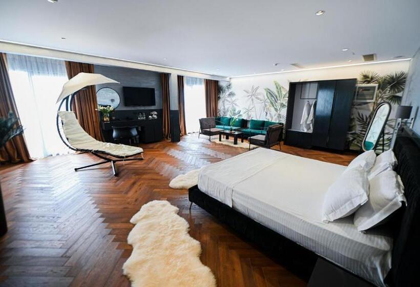 디럭스 스위트, Royal G Max