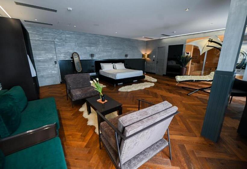 디럭스 스위트, Royal G Max