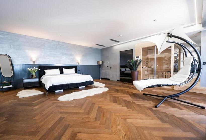 디럭스 스위트, Royal G Max