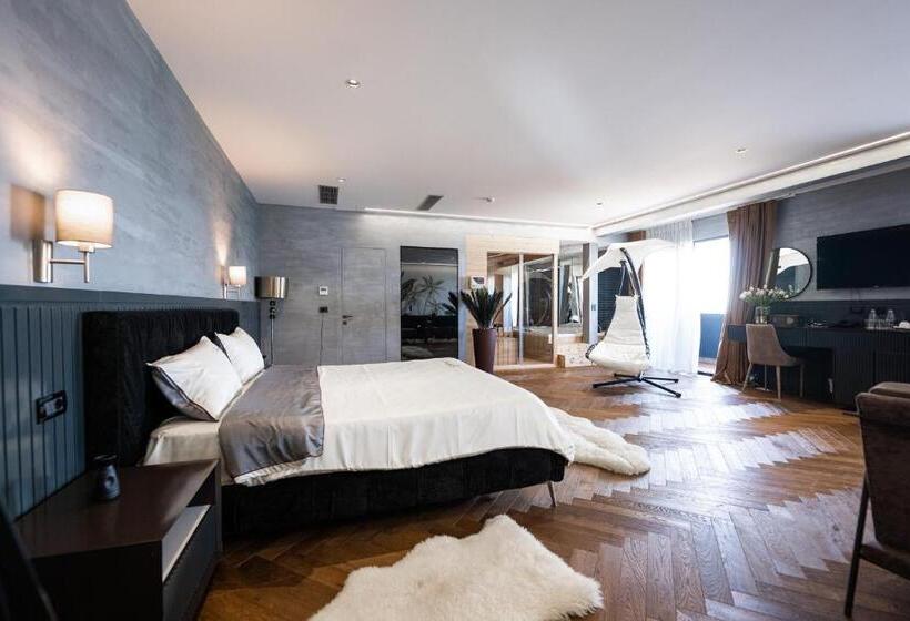 디럭스 스위트, Royal G Max