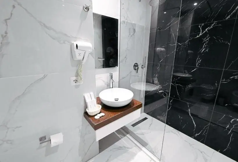 اتاق استاندارد سه نفره, Royal G Max