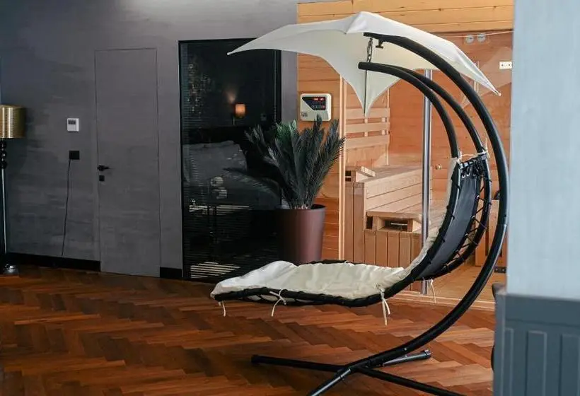 سوییت لوکس, Royal G Max