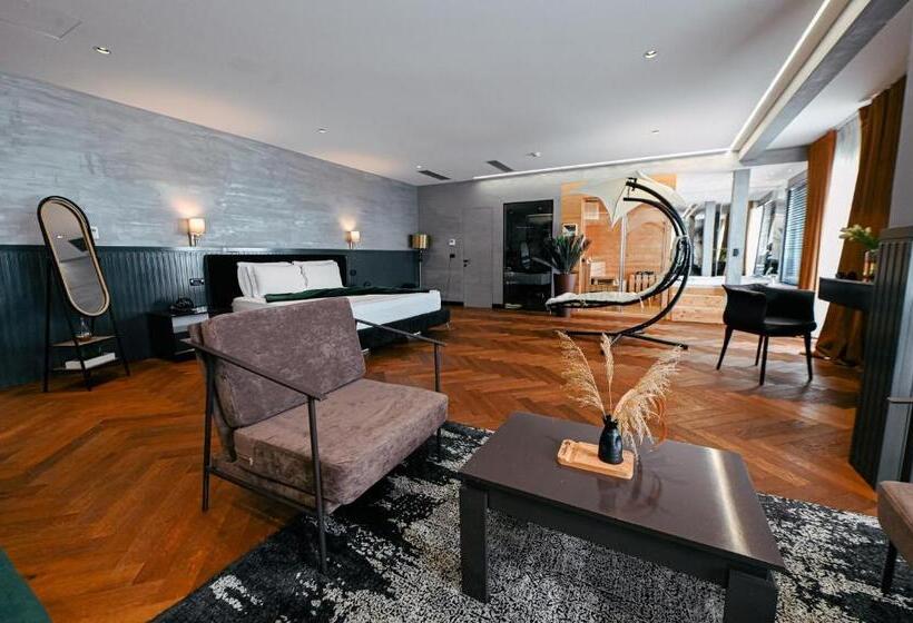 디럭스 스위트, Royal G Max