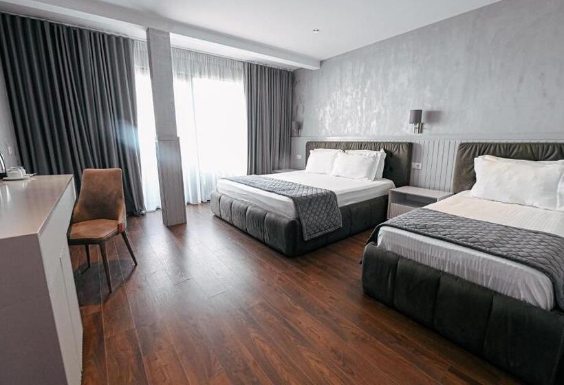 디럭스 트리플 룸, Royal G Max