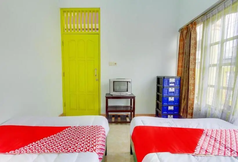 Chambre Economy, Orange Inn Redpartner Madiun