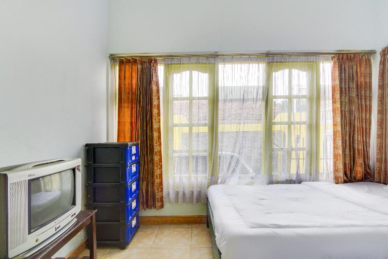 Economy Room, Orange Inn Redpartner Madiun