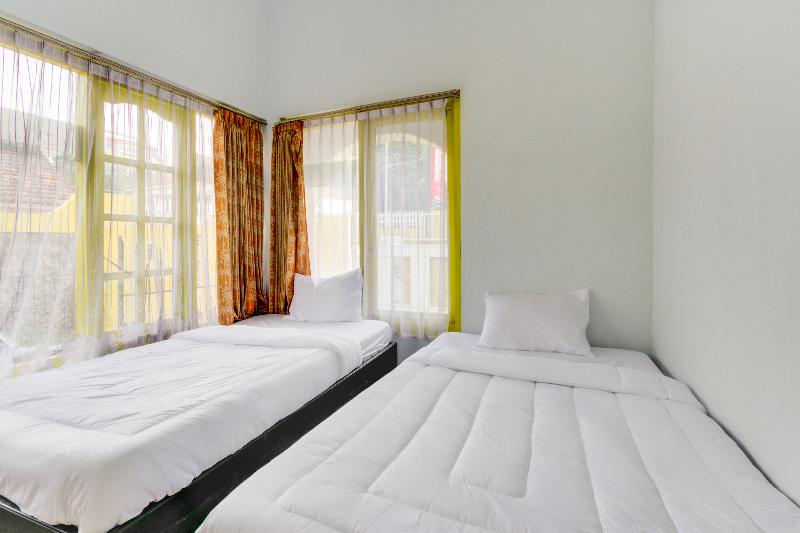 Economy Room, Orange Inn Redpartner Madiun