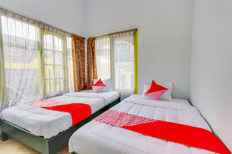 Economy Room, Orange Inn Redpartner Madiun