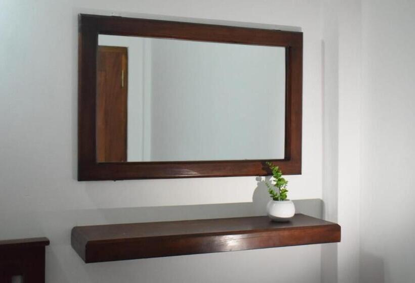 Номер Стандарт Вид на Сад, Shalomi Villas