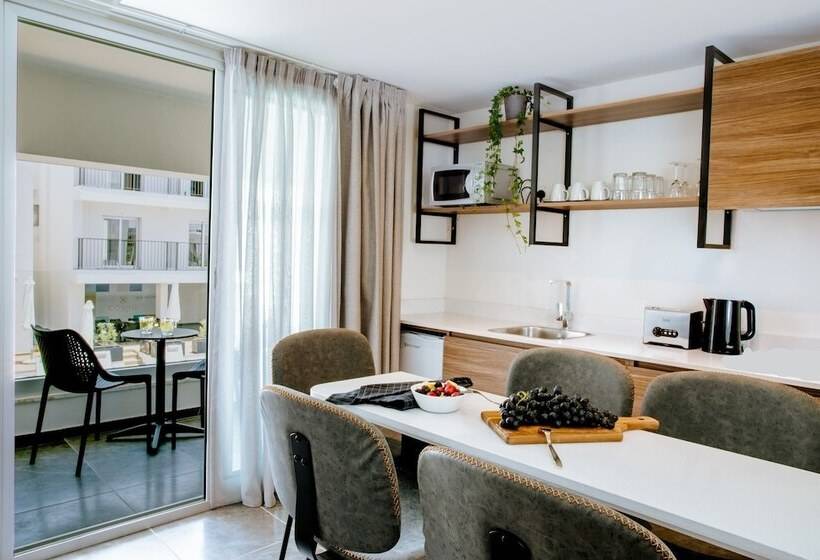 جناح ديلوكس, Cosmo Napa Boutique