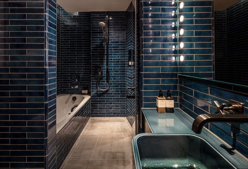 小型套房, The Londoner