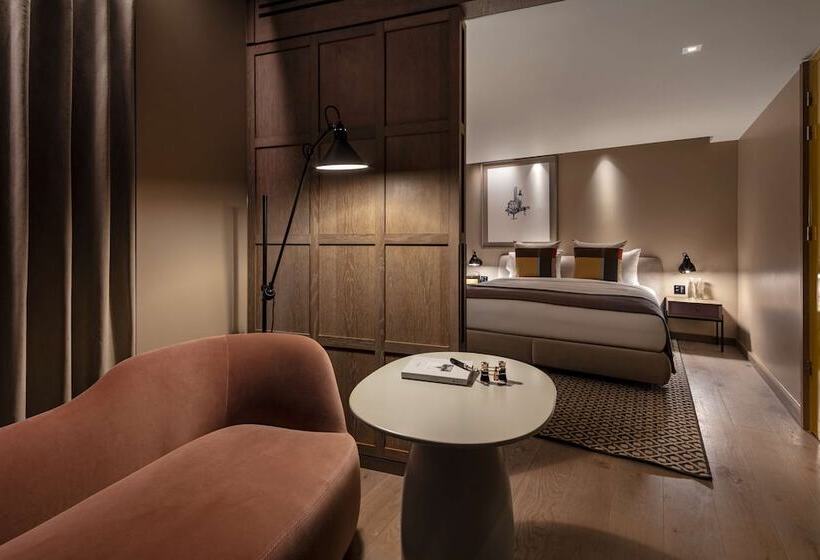 小型套房, The Londoner